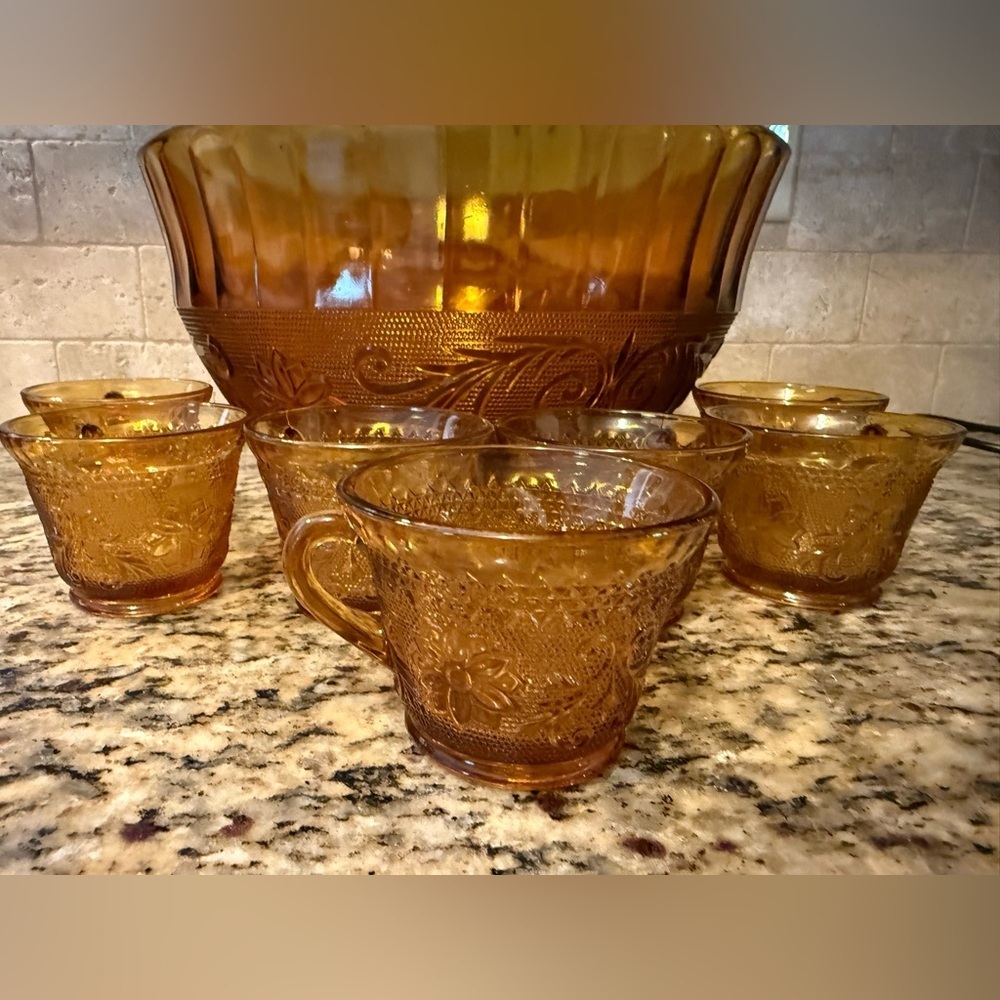 Indiana Glass / Tiara Vintage Amber Punch Bowl. 13”X 7” and 7 cups.
